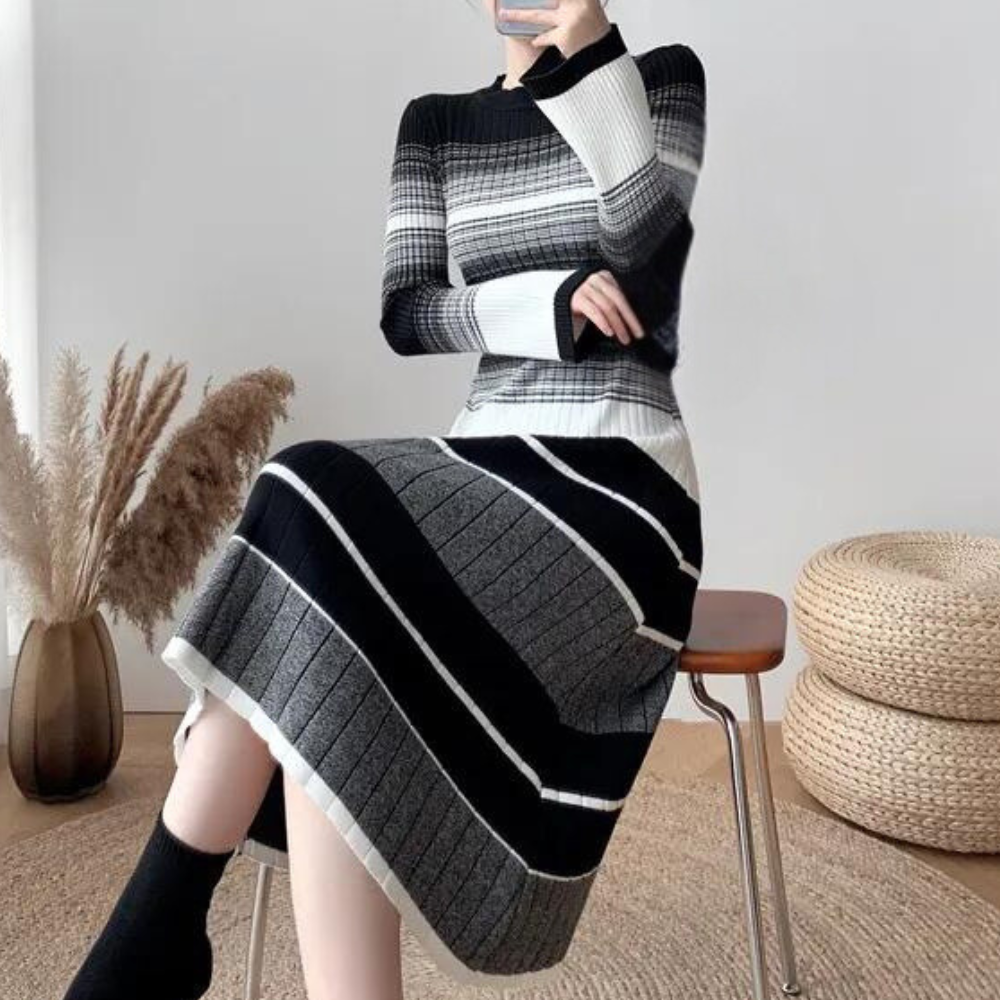 Betina - Stribet midikjole i strik til kvinder