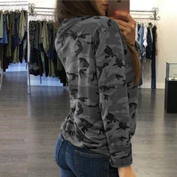 Sidonia - Modig Stil Camouflage-Sweatshirt med Dyb Halsudskæring