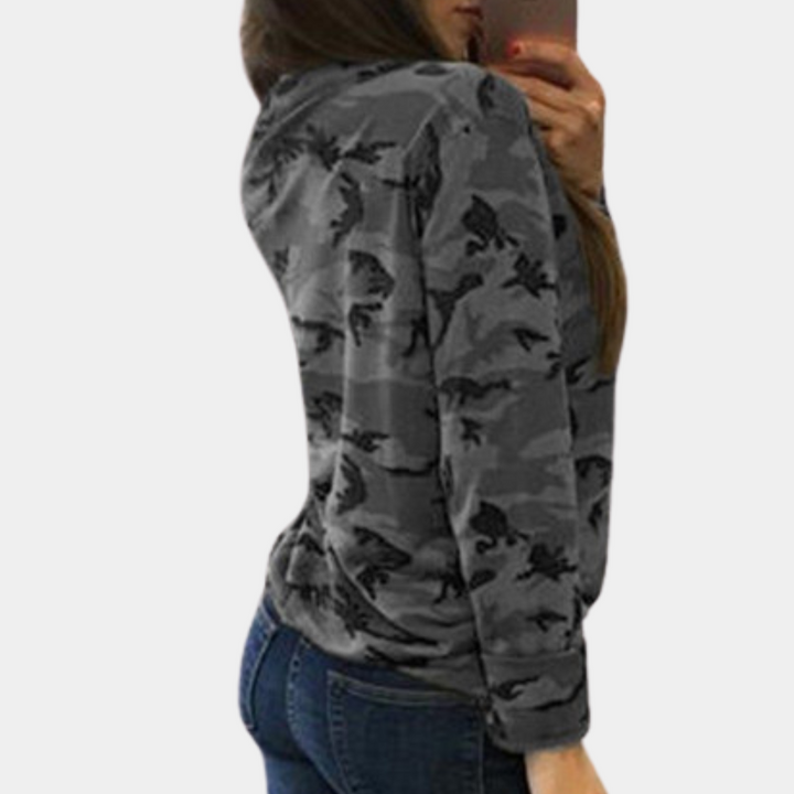 Sidonia - Modig Stil Camouflage-Sweatshirt med Dyb Halsudskæring